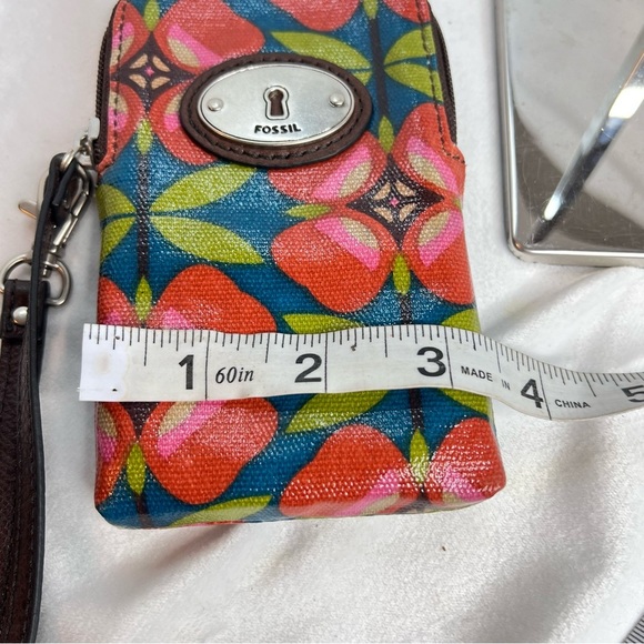 Fossil Key-Per Green Wristlet - Picture 5 of 6